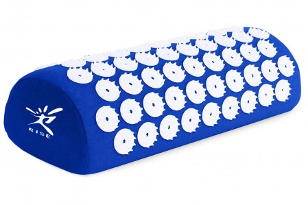 Acupressure mat with spiky ball