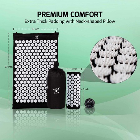 Acupressure mat with spiky ball