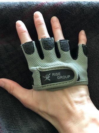 weightlifting gloves (2)